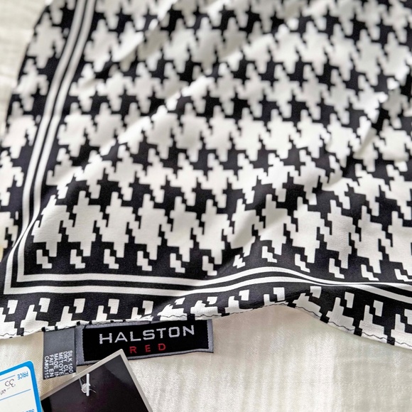 100% SILK SCARF, by HALSTON RED, in BLACK/WHITE, 20 X 20 INCHES, A RARE FIND, - Picture 6 of 6